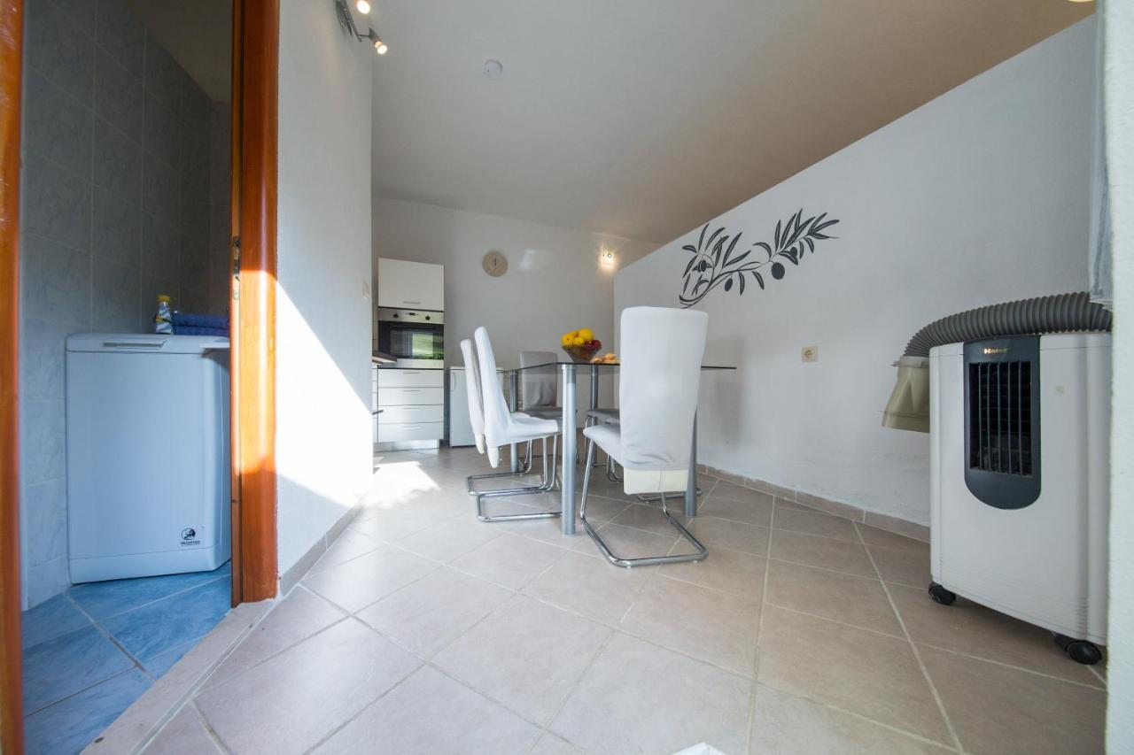 Strma Apartments Vis Bagian luar foto