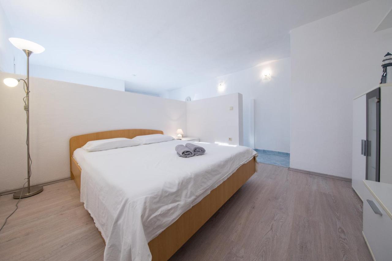 Strma Apartments Vis Bagian luar foto