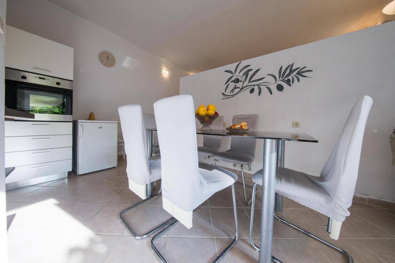 Strma Apartments Vis Bagian luar foto