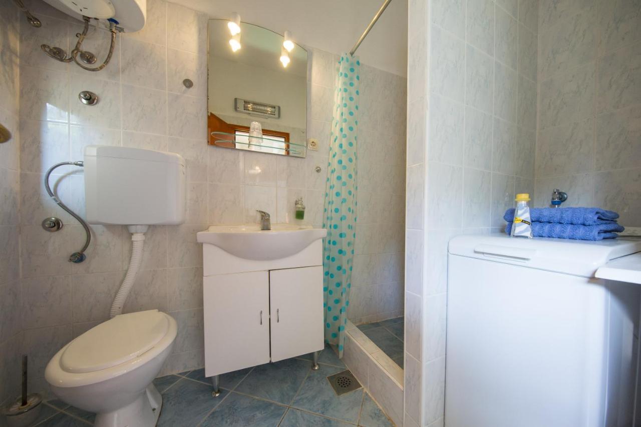 Strma Apartments Vis Bagian luar foto