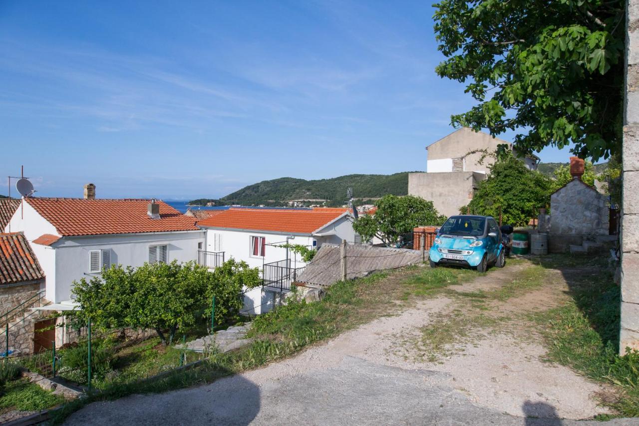 Strma Apartments Vis Bagian luar foto