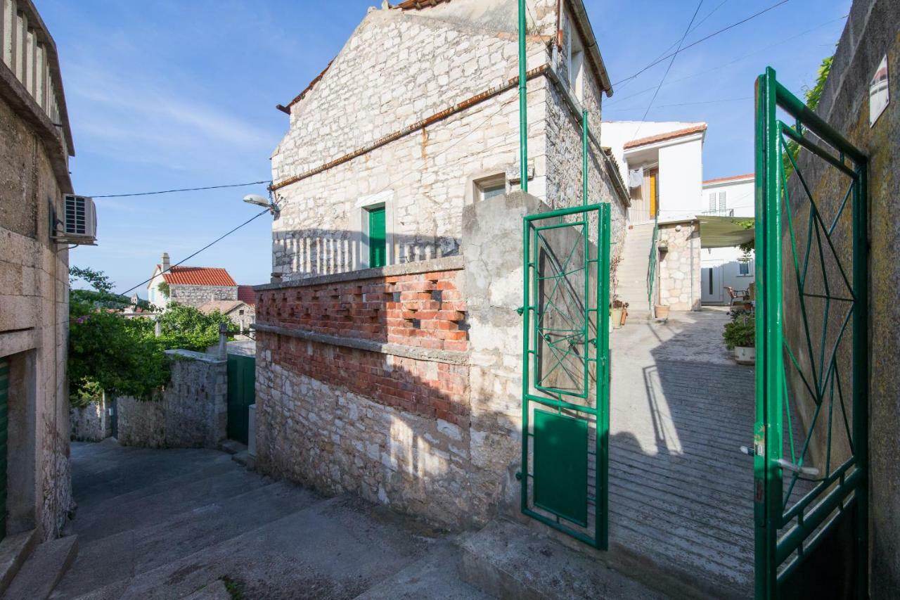 Strma Apartments Vis Bagian luar foto