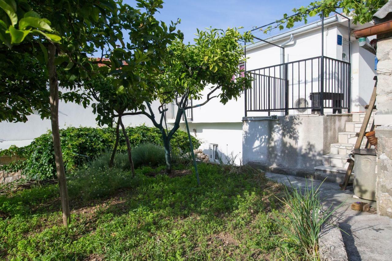 Strma Apartments Vis Bagian luar foto