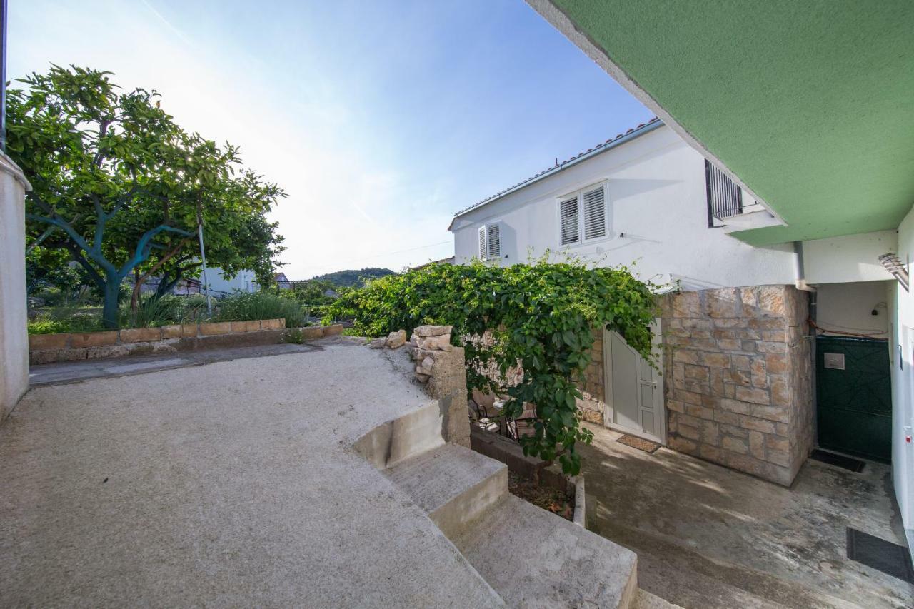 Strma Apartments Vis Bagian luar foto