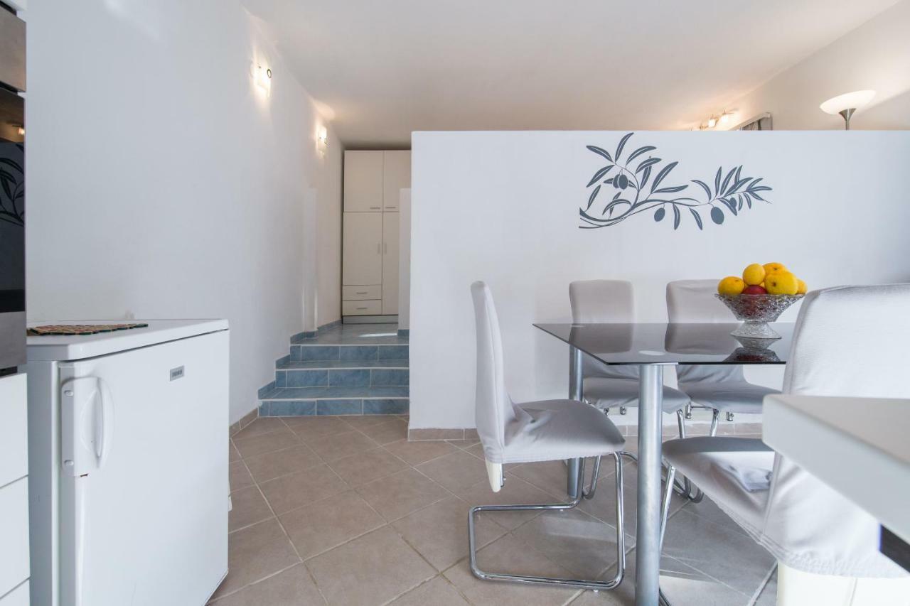 Strma Apartments Vis Bagian luar foto
