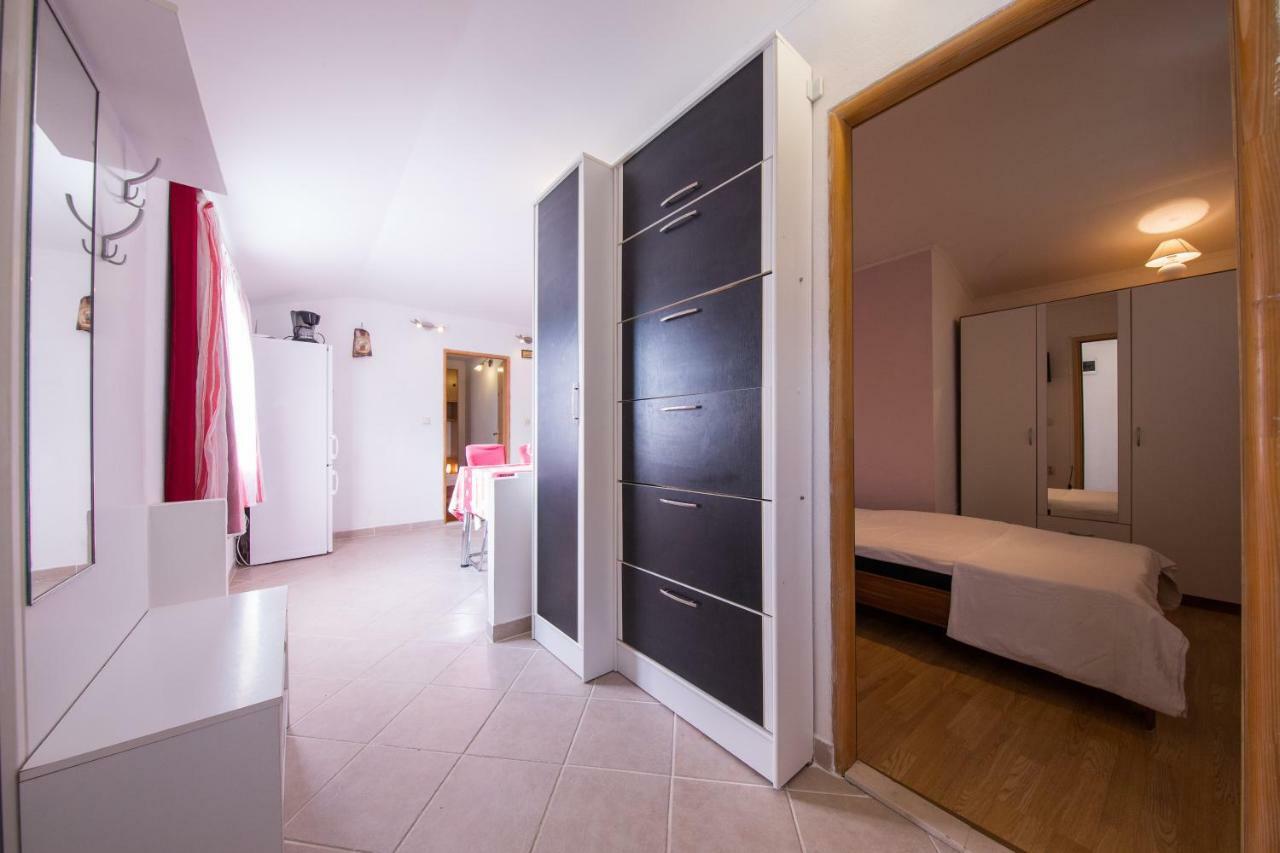 Strma Apartments Vis Bagian luar foto