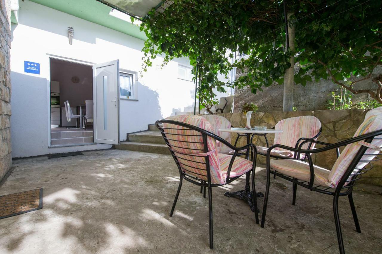 Strma Apartments Vis Bagian luar foto