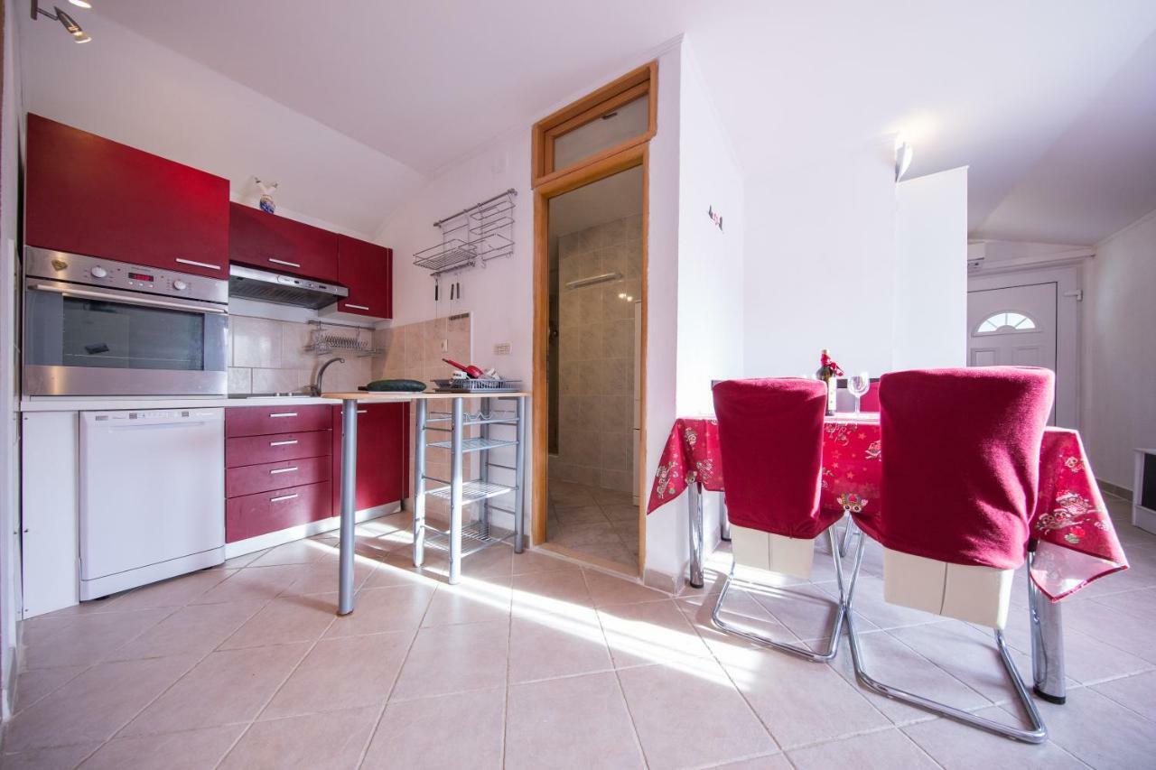 Strma Apartments Vis Bagian luar foto