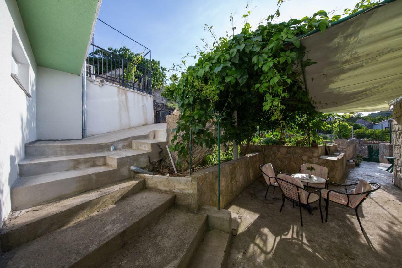 Strma Apartments Vis Bagian luar foto
