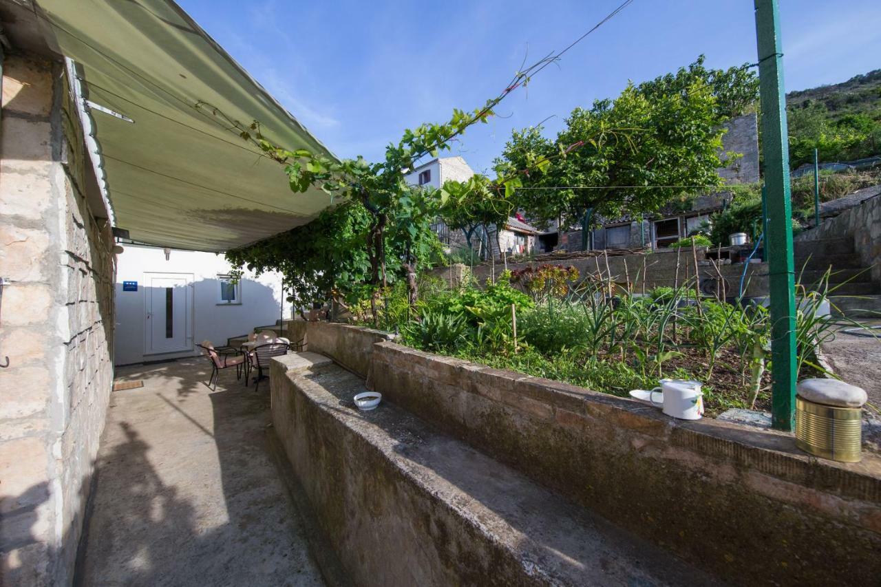 Strma Apartments Vis Bagian luar foto