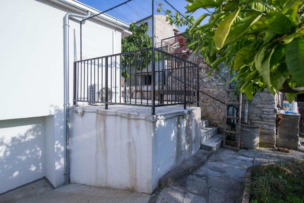 Strma Apartments Vis Bagian luar foto